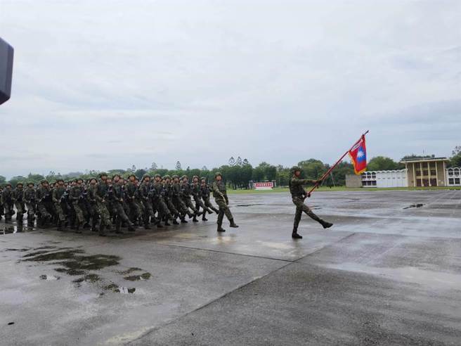 國軍新版正步被外界指，很像大陸或北韓版本。（中時資料照，林雅惠攝）