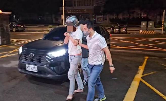 检警在南投逮到年约25岁的主嫌谢姓男子。（翻摄照片／蔡明亘桃园传真）