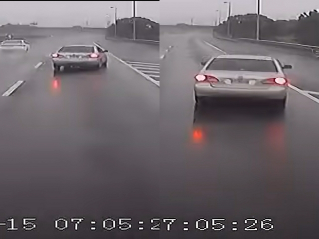 车主前方突然窜出一辆轿车并「停在路中」，轿车疑错过交流道，竟直接停下打算倒车回去匝道，该车主见状赶紧按喇叭并往左边闪，才未酿成追撞。（翻摄自脸书「爆料公社」）