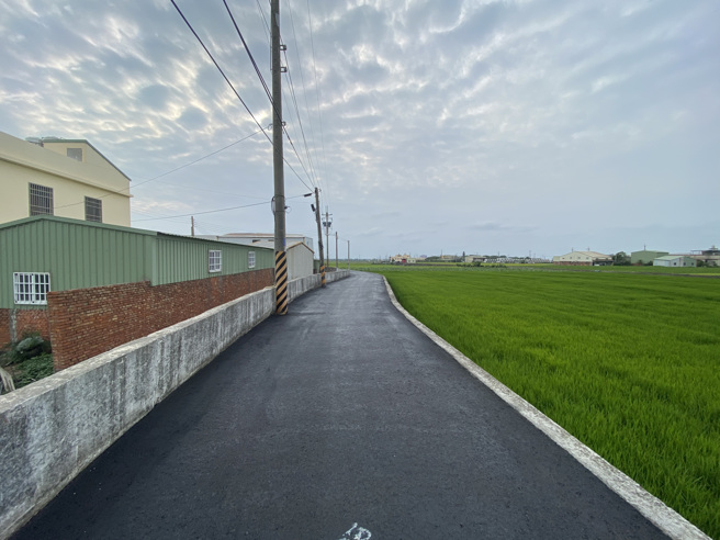 112年大安区渭水路自来水延管路面復平完工。（图/臺中市政府经济发展局提供）