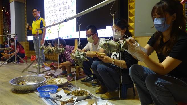 甲安埔希望協會17日舉辦「慶端午飄粽香，粽子製作教學」活動。（吳敏濟提供）