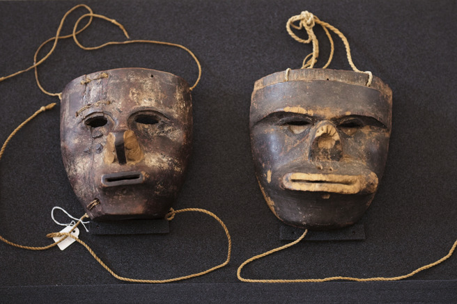 德国16日正式将2副近600年歷史的古代木制面具还给哥伦比亚，结束文物长年的海外流亡之旅。（图／美联社）