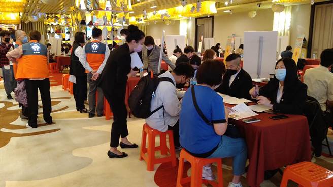 劳动部推动疫后改善缺工扩大就业方案，目前完成会商的产业为旅宿业，职缺为房务人员与公共清洁人员，合理薪资在北北基桃竹为3万元以上，其他地区则是2.8万元以上。图为示意图。（桃竹苗分署提供／蔡明亘桃园传真）