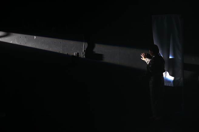 国家两厅院主办2023新点子实验场，邀请编舞家张可扬带来全新作品《在大道与广场之间遇到一头大象》，将透过视障舞者、明眼舞者共创「非视觉舞蹈」，共同挑战若无法「看见」，舞蹈可以如何被感知与理解。（邓博仁摄）