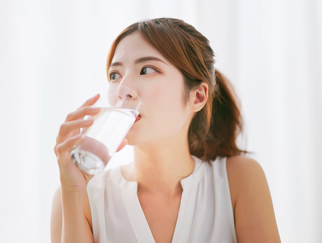 小孟老师指出，在端午节当天上午11时到下午1时之间喝5杯水，可增强偏财及贵人运。（示意图／达志影像）