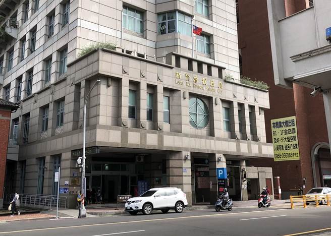 新竹市税务局目前设有3位纳保官，5年多来，已协助近百位市民朋友处理税捐争议或申诉、陈情及提供行政救济谘询服务等案件。（本报资料照）