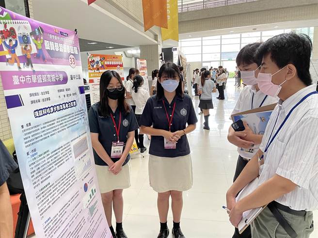 「优学台中学习成果博览会」17日盛大登场，高中职学生透过心得发表，分享课程学习成果。（台中市教育局提供／陈淑娥台中传真）