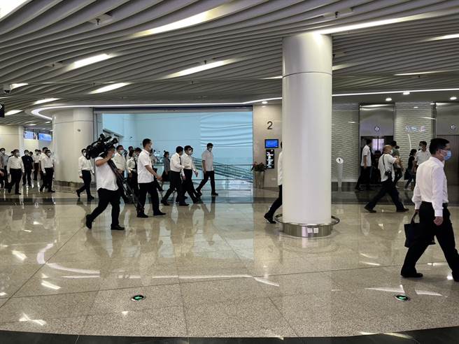 王沪寧下午特别前往厦门五通码头考察两岸「小三通」相关情况。(读者提供)