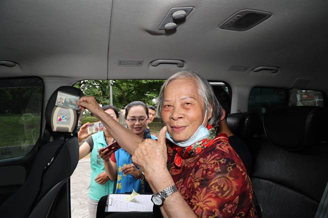 南投扩大敬老爱心卡搭乘计程车服务，新增2家特约车队