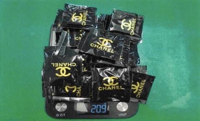 警方查當場獲大麻、毒咖啡包、K他命等毒品。(翻攝照片／林郁平台北傳真）