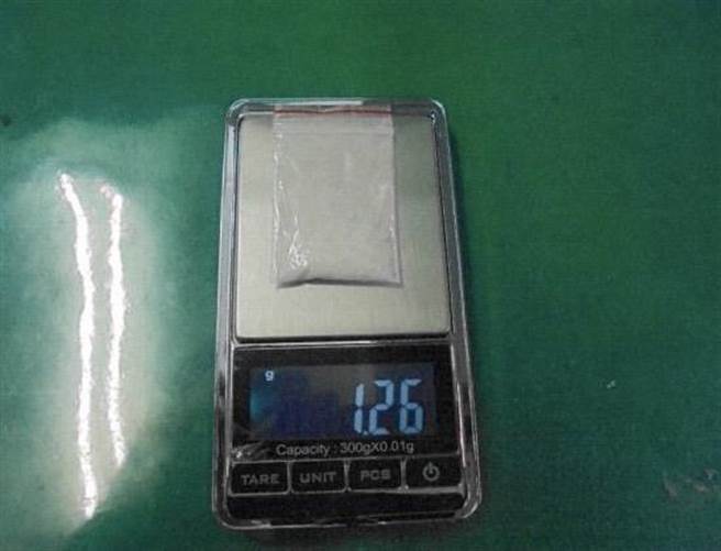 警方查當場獲大麻、毒咖啡包、K他命等毒品。(翻攝照片／林郁平台北傳真）