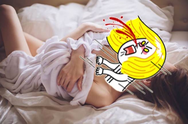 辣妹躺旅店床上惊见蜘蛛人偷拍躲浴室求救。（示意图／Shutterstock）