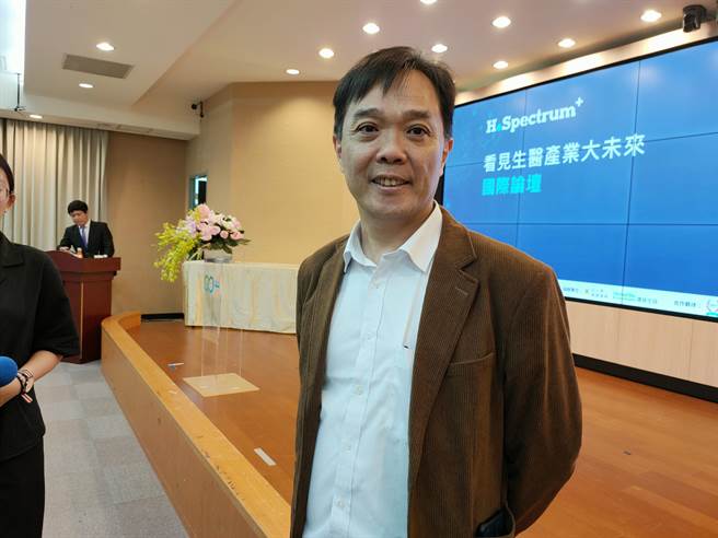 H.Specturm＋国际加速器执行长魏义旻。(李侑珊摄)