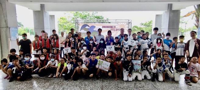 台东县长滨国小新校车採最新车型及设备规格，台东县政府每年将全额补助人事费及保险、油料、保养、维修管理等费用。（台东县政府提供／萧嘉蕙台东传真）