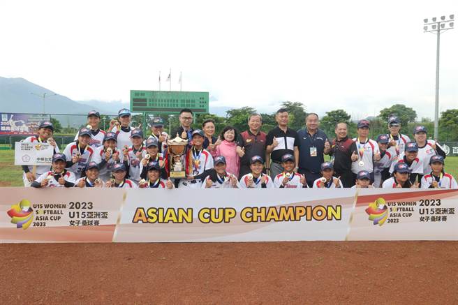 第一屆U15亞洲盃女子壘球賽最後名次依序為中華隊、日本隊、菲律賓隊，3隊均取得今年10月在日本東京舉辦的首屆U15世界盃女子壘球賽亞洲代表權。（南投縣政府提供／馮惠宜南投傳真）