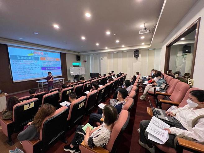（劳动力发展署北分署基隆就业中心举办「疫后改善缺工扩大就业方案」说明会。图／劳动力发展署北分署）