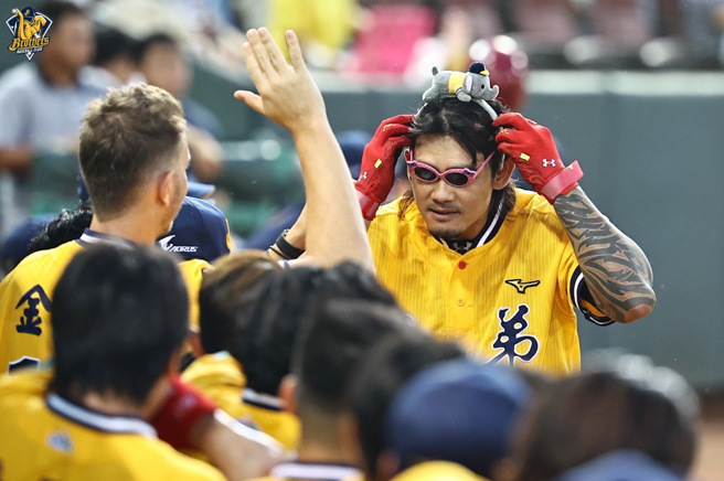 中信兄弟張志豪2局上敲出陽春炮助隊先馳得點。（中信兄弟提供）