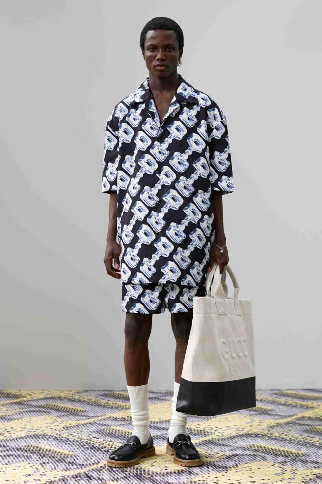 Gucci 2024春夏男装系列包款延续前几季的大包潮流，多以大型包款为主。（Gucci提供）