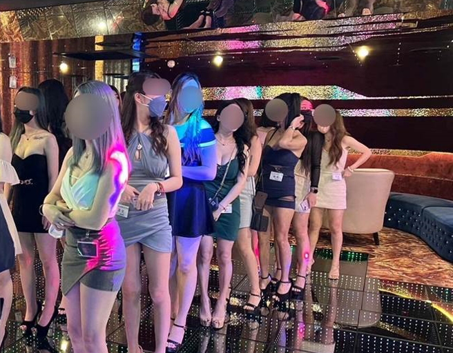 一名在酒店上班的女網友發文控訴遭男顧客的妻子控告侵害配偶權，她強調自己是不談感情的，「妳老公只是有錢而已，我要的也只是錢」。（資料照，非當事人）