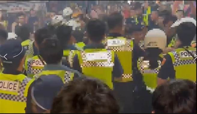 警方为防止衝突扩大，以大批警力维持秩序。（警方提供）