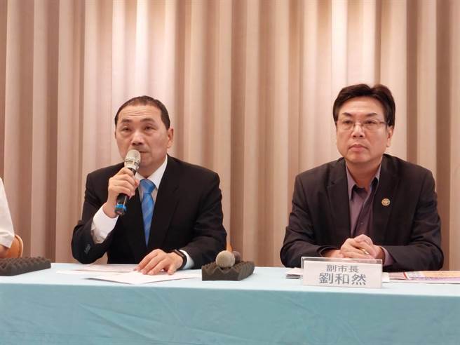 侯友宜競選工作室今發表侯友宜（左）聲明強調「這不是普篩！請曾為醫師的柯主席，勿成為以訛傳訛的幫兇」。（陳慰慈攝）