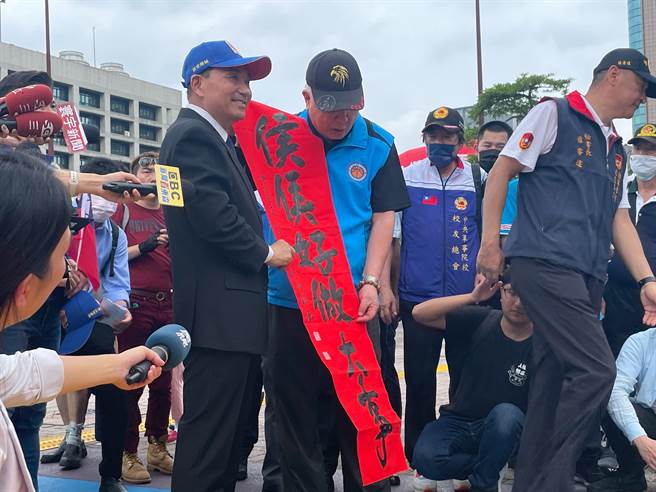新北市長侯友宜出席「黃埔建軍／建校迎百年」系列慶祝活動啟幕式，他表示，未來當選總統，對退休的軍公教受到的不公不義，一定站出來力挺並撥亂反正。（劉彥宜攝）