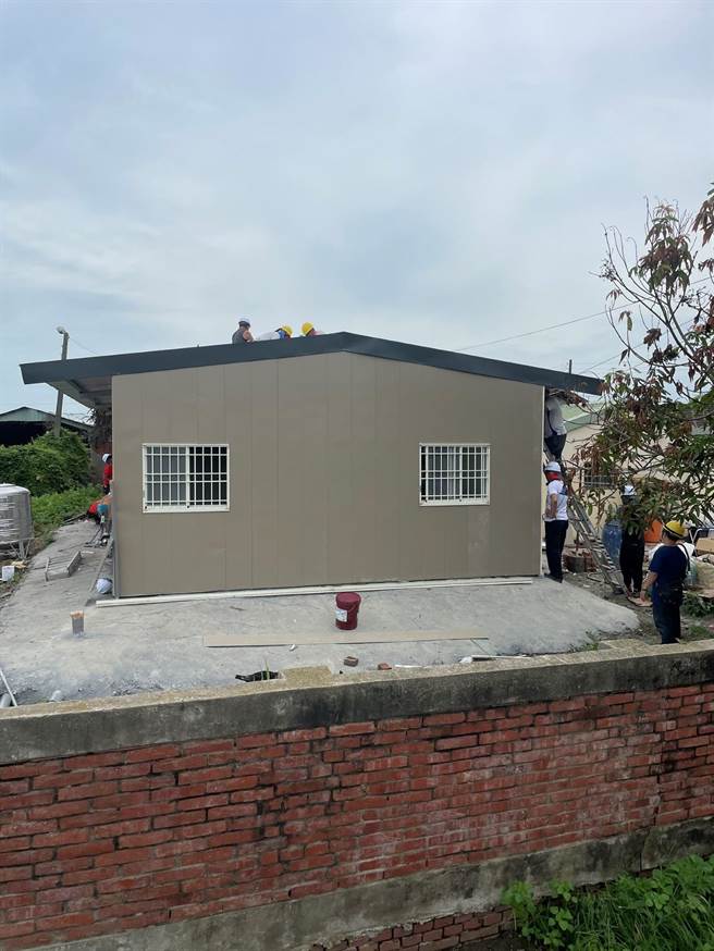 「台湾宝岛行善义工团」帮云林县北港镇苏小妹建新屋圆梦。（蔡荣修提供／张朝欣云林传真）