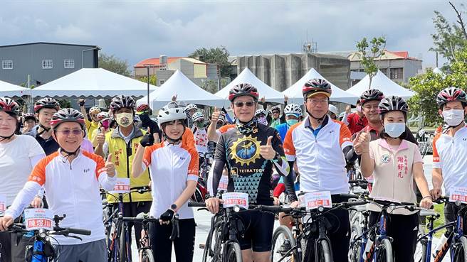 云嘉南滨海国家风景区管理处结合这2条路线的热门景点，举办「极西．集希」自行车慢游活动。（张毓翎摄）