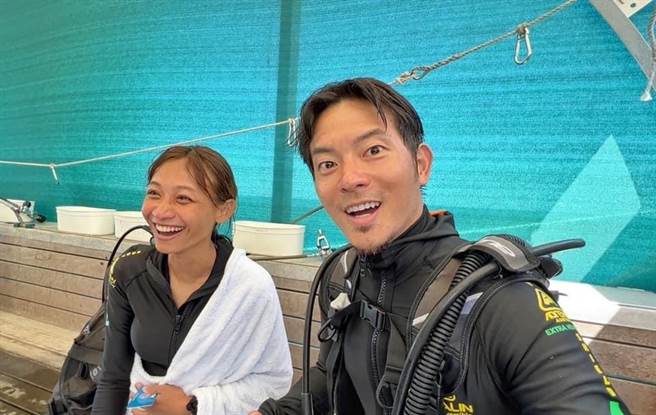 宥胜经常在社群爱与老婆慈惠温馨合照。（翻摄自脸书）