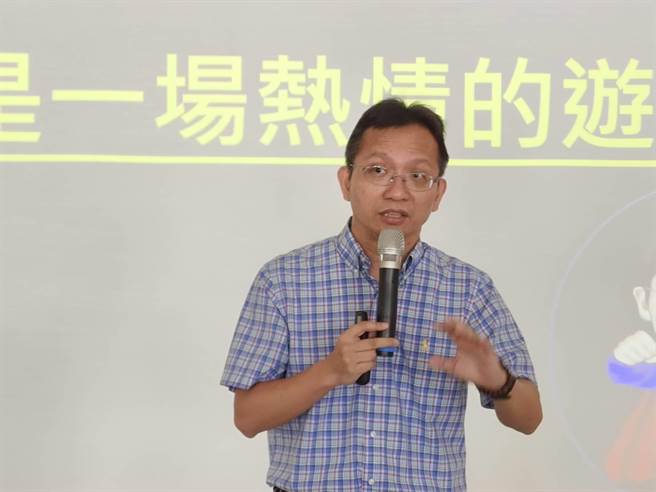 知名餐饮集团总经理、名作家吴家德畅谈做公益广结善缘的心得。（廖素慧摄）