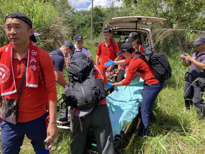 一名約76歲的男登山客在唐麻丹山登山步道突然意識不清急需救護，消防局隨即派遣谷關分隊、和平分隊的3車、7人前往救援。（台中市消防局提供／馮惠宜台中傳真）