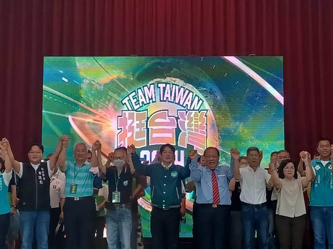 澎湖绿营政要齐聚一堂挺赖清德。（许逸民摄）