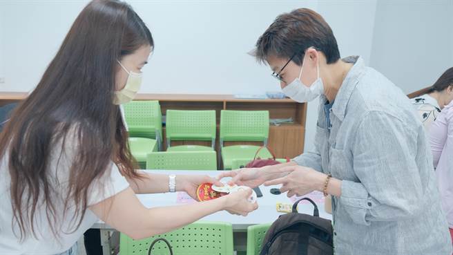 桃园开办新住民生活适应班，并加入「新住民辅导员」一起陪伴学员。(社会局提供／蔡依珍桃园传真)