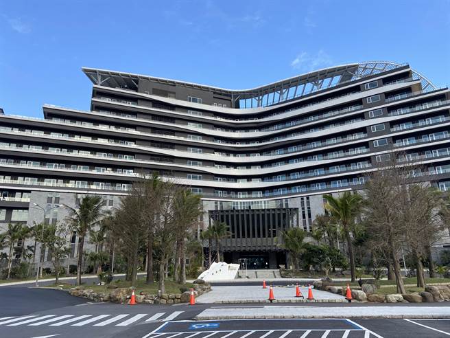 乌石渔港为渔业署第一件BOT＋OT案，连大乌石港渡假村公司投入逾40亿元建设带动当地休閒产业，且协助代管维护部分渔港环境，获得「公私协力奖」。（吴佩蓉摄）