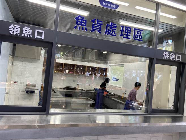 南方澳渔港落实每日巡查清洁制度及第一拍卖市场杀、卖分离，获得「秘密客严选奖」。（吴佩蓉摄）