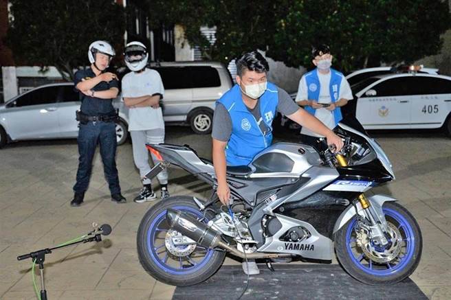 「环警联合稽查拦检」频率从每周3次增加到6次，时间也从22点延长至23点，取缔成效为专案执行前的2.55倍。(市府提供／蔡依珍桃园传真)