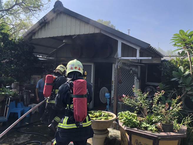 消防人员到场抢救。（民眾提供／李京升苗栗传真）