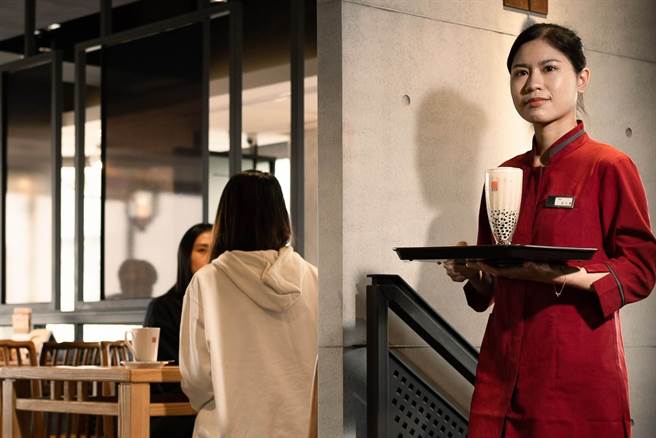 春水堂今年上半年全公司加薪12％，新进员工月薪4万元起，预计将招募500人。（春水堂提供／冯惠宜台中传真）