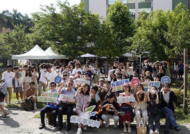 桃市青年局首办跨校音乐成发17校社团热情演出。(青年局提供／吕筱蝉桃园传真)