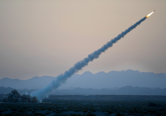 共军的远程多管火箭炮。（中新社资料照片）