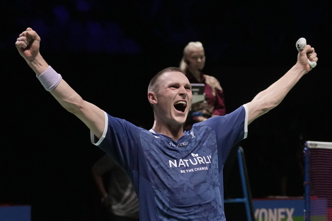 安赛龙在印尼羽球公开赛完成3连霸、非常兴奋。（美联社）