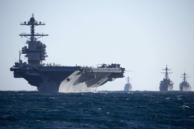大陸中北大學曹洪松團隊日前在期刊《測試技術學報》發表一份最新兵棋推演，結果顯示共軍僅使用24枚高超音速反艦飛彈，就消滅了美國核子動力航空母艦「福特號」打擊群。圖為美軍福特號航母戰鬥群。（圖／美國海軍）