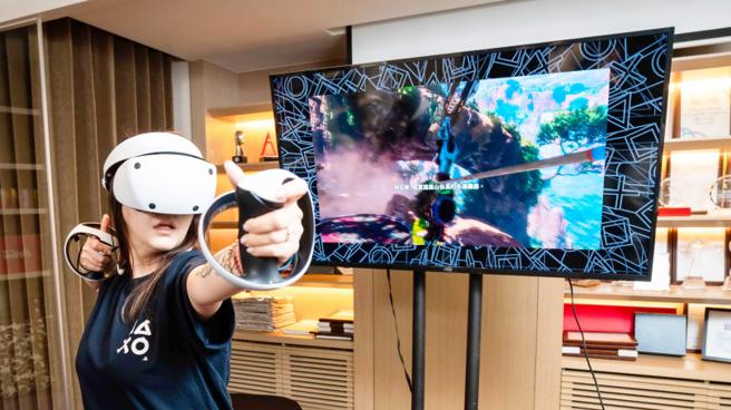 Sony推出的PS VR2需要搭配PS5才能發揮最佳遊戲體驗。（圖／Sony提供）