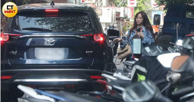 或許是身兼人母與工作，Sandy神情看起來頗為疲憊。（圖／本刊攝影組）