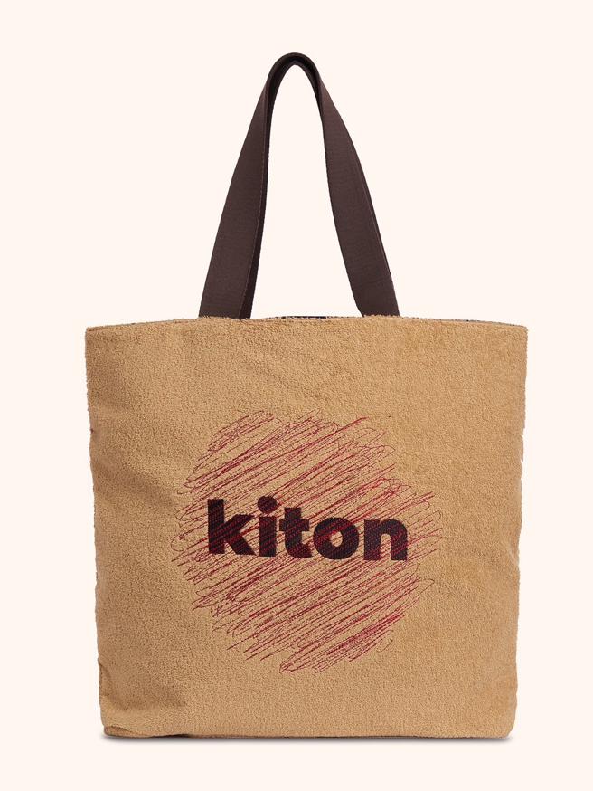 Kiton卡其毛巾布沙灘手提包，3萬5600元。（Kiton提供）