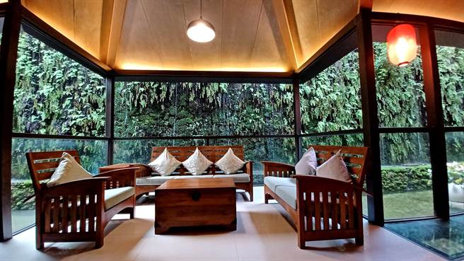 花季度假饭店呈现出日式雅致风情与南国热带气息兼容并蓄的度假氛围。(陈韵萍摄)