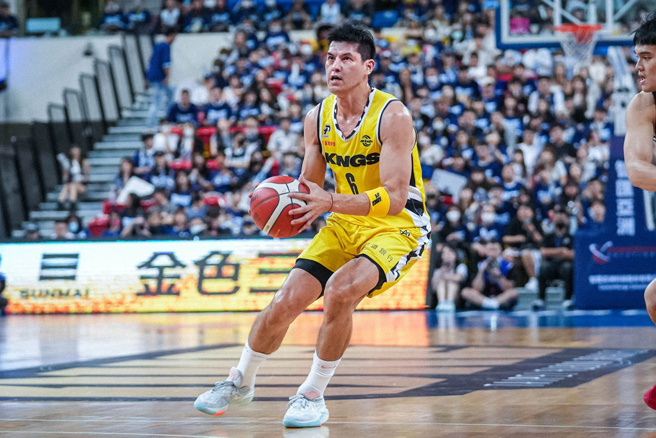 杨敬敏因不伦风暴离开篮球场。（图／PLG提供）