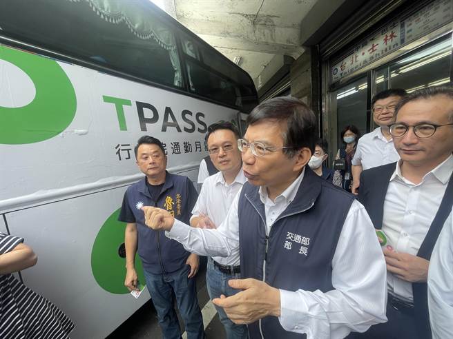 针对台铁便当价格是否冻涨，交通部长王国材说，公司化后便当内容、价格可调整。(吕筱蝉摄)