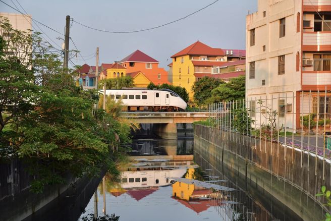 萧正辉先生捕捉各种列车行经的样貌。（图／网友萧正辉授权提供）