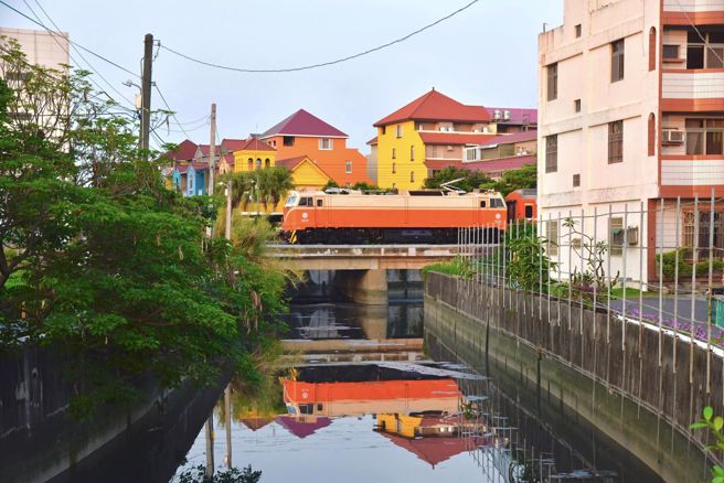萧正辉先生捕捉各种列车行经的样貌。（图／网友萧正辉授权提供）